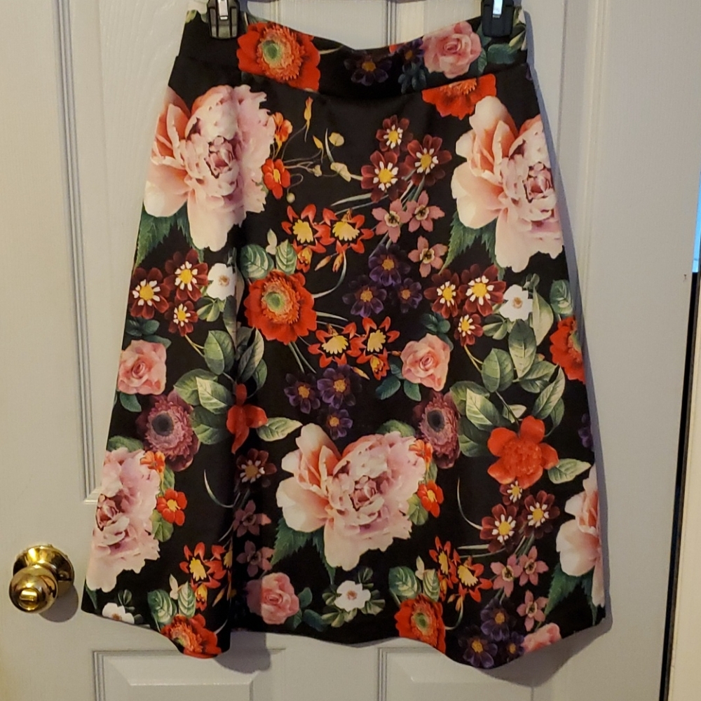 New York & Company stretch floral skirt